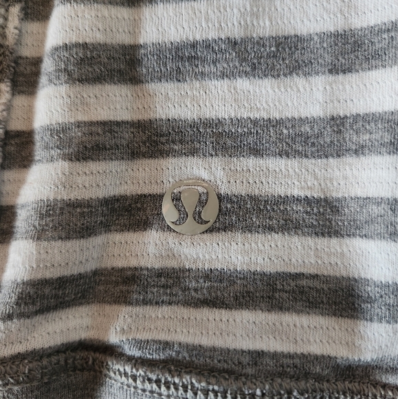 LULULEMON WOMEN'S GRAY/STRIPE REVERSIBLE OPEN YOUR HEART PULLOVER SWEATSHIRT SM - Picture 7 of 9